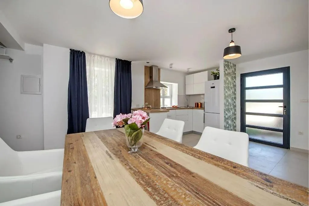 House Nina Villa Petehi