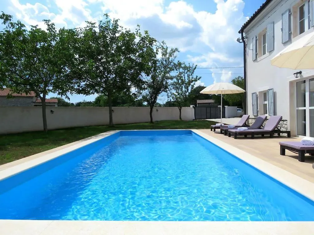 House Nina Villa Petehi 0*,